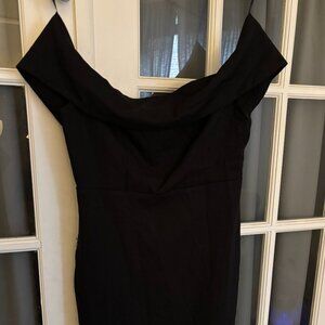 Black Over-the-Shoulder Midi Dress - Essue